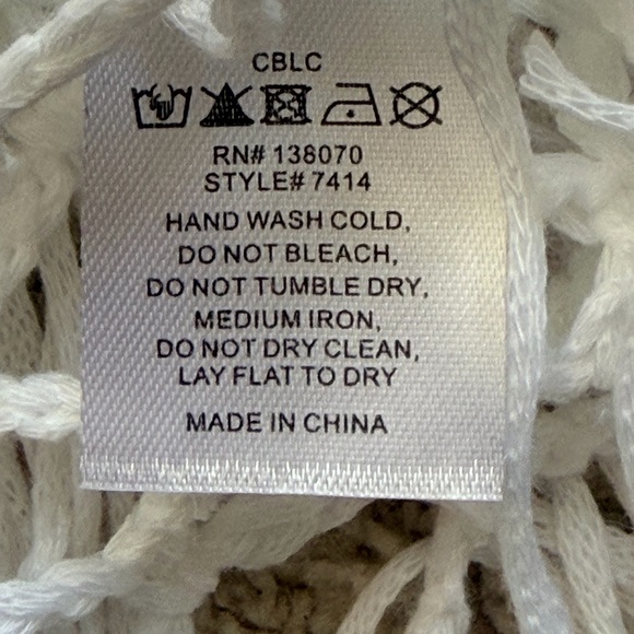 Brand New White Crocheted Beach Coverup L/XL - Picture 5 of 7